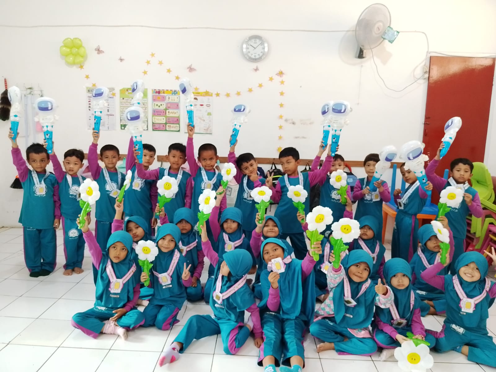 Siswa RA An Najiyah sedang belajar di kelas